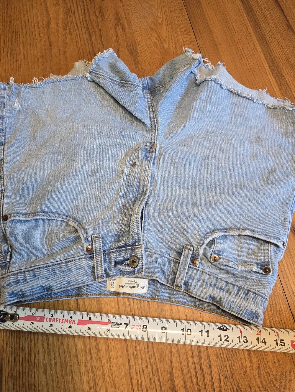 Abercrombie & Fitch Curve Love The Dad Short High Rise Size 30/10 Light Wash - Picture 6 of 8
